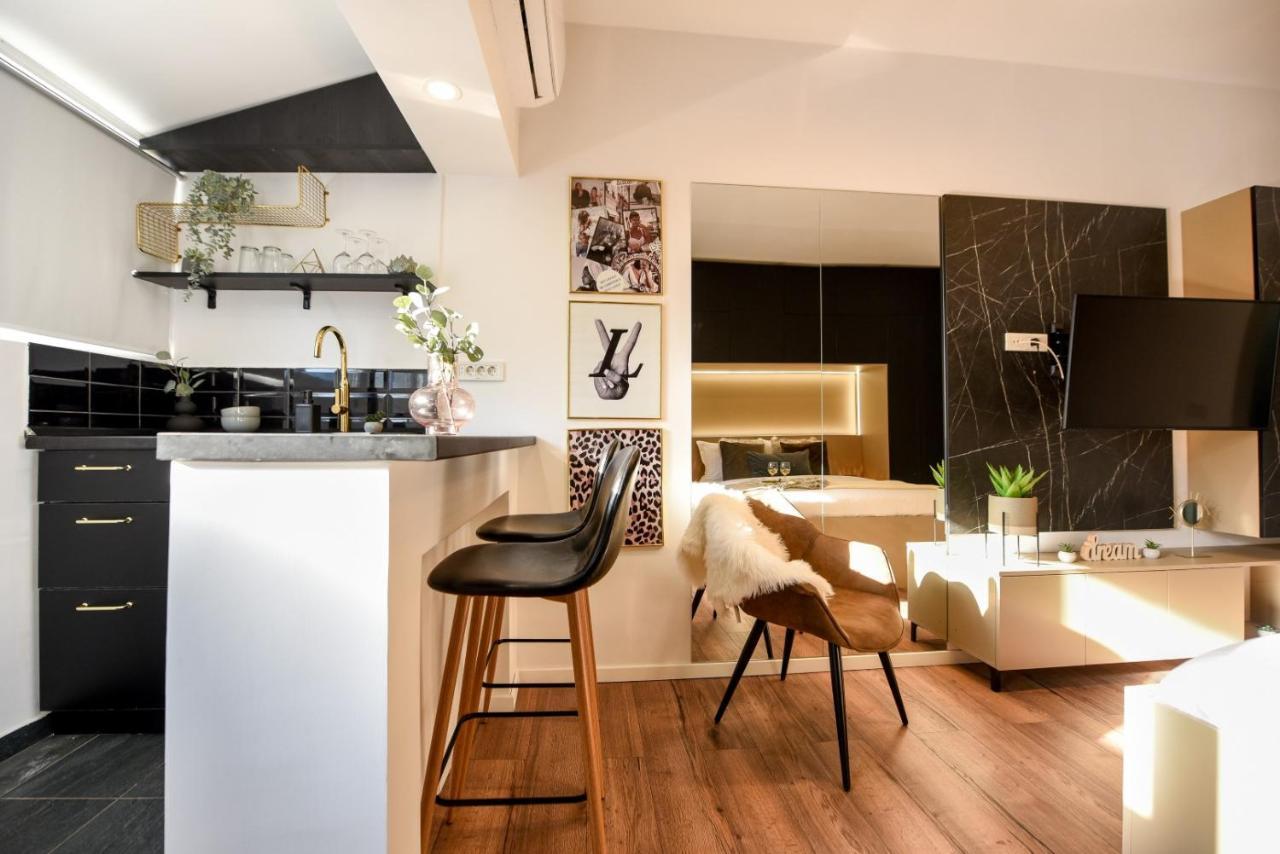 Calea Victoriei Modern Studio - Escape In The City Center Бухарест Екстер'єр фото