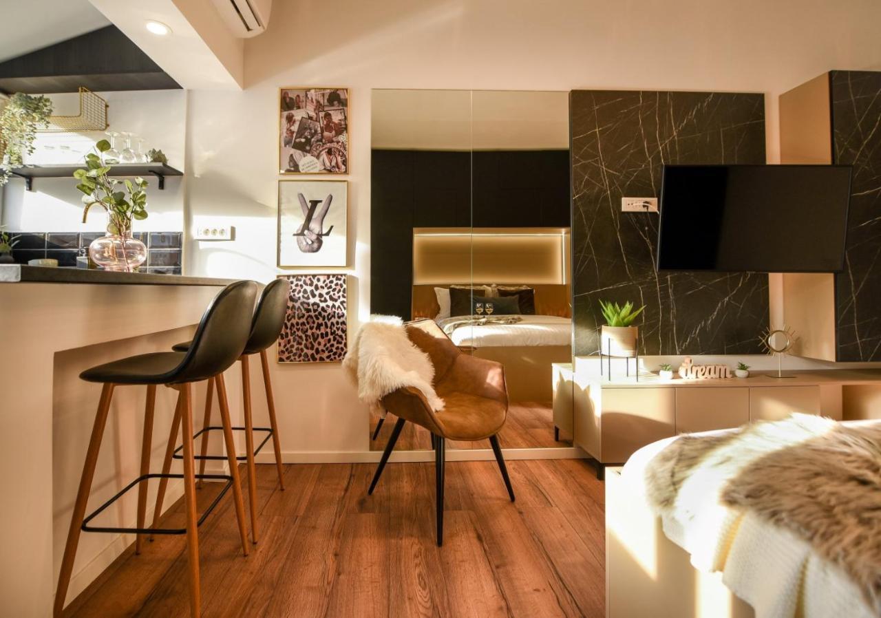 Calea Victoriei Modern Studio - Escape In The City Center Бухарест Екстер'єр фото